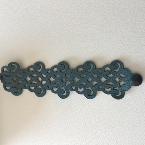 Blue leather  Boho Cut Out Scroll Pattern Bracelet preowned - Picture 4 of 7